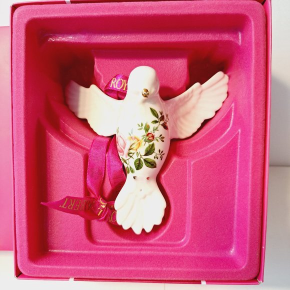 ROYAL ALBERT OLD COUNTRY ROSES DOVE OF PEACE ORNAMENT IN ORIGINAL BOX